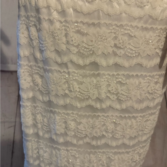 High end wedding dress, ivory colored, size 4, small - Picture 5 of 5